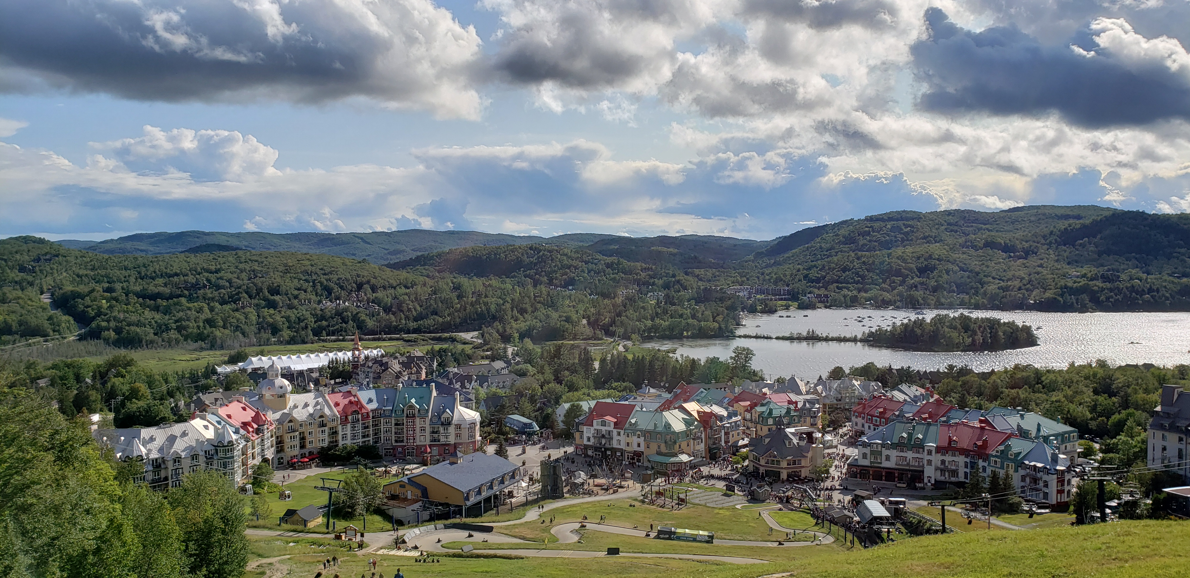 Jeanne, Alix, Aurore et Rémi au Canada
